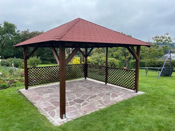 Pavillons mit Wänden